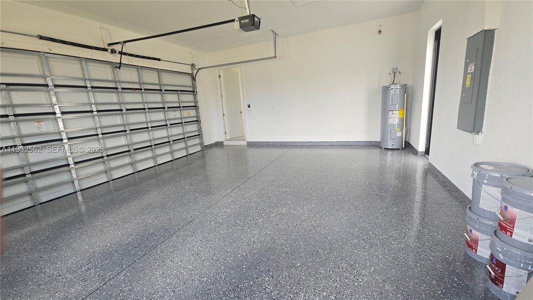 Spacious, unfurnished interior of a new home in , Lehigh Acres (Image 38).