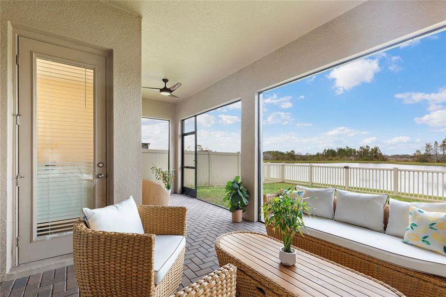 Exterior details and patio area of a home in , Land O' Lakes (Image 4).
