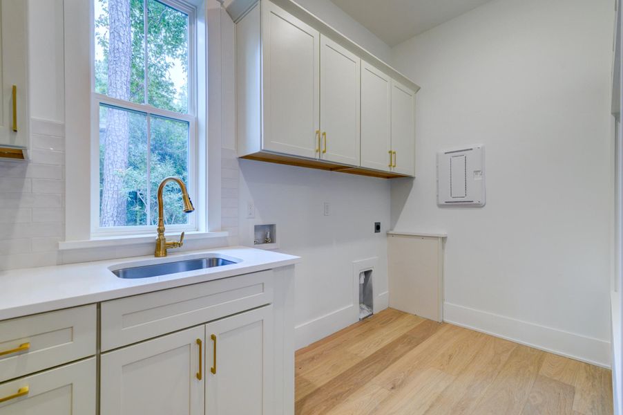 Furnished interior view inside a new home in , Hollywood (Image 40).