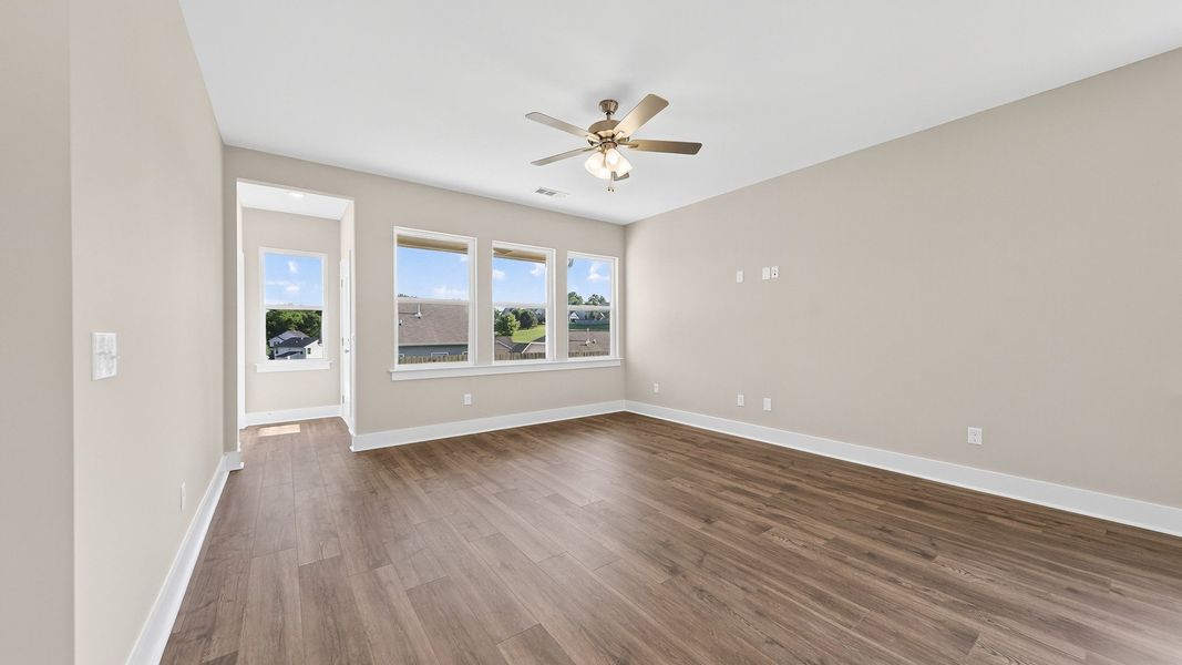 Spacious, unfurnished interior of a new home in McClure Farms, Columbia (Image 23).