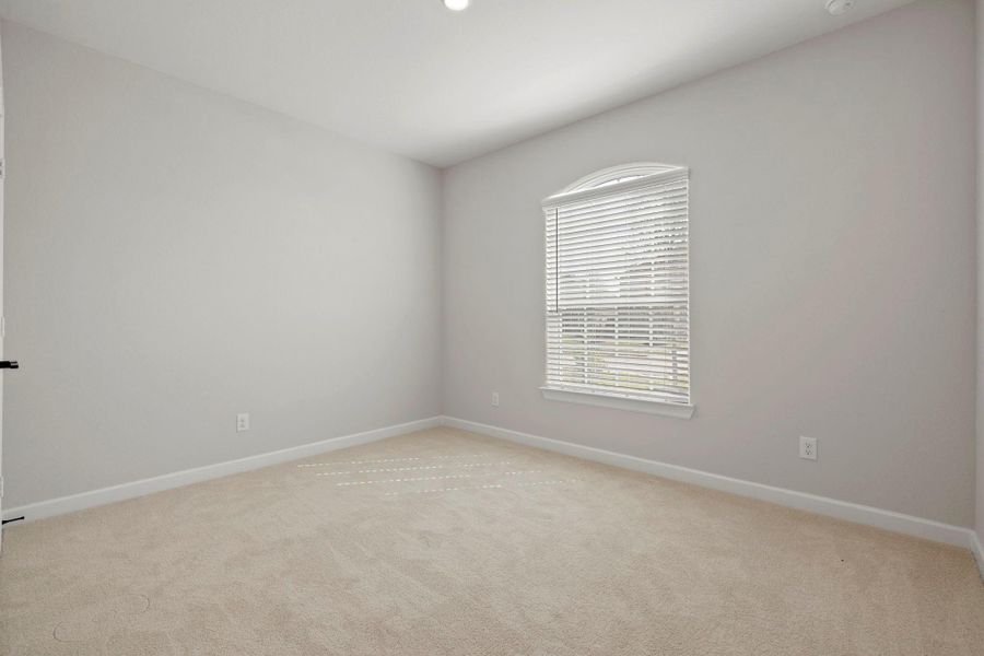 Spacious, unfurnished interior of a new home in Lago Mar, Texas City (Image 13).