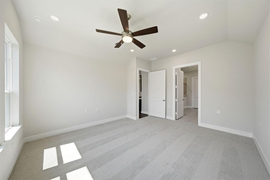 Spacious, unfurnished interior of a new home in Chambers Creek, Willis (Image 32).