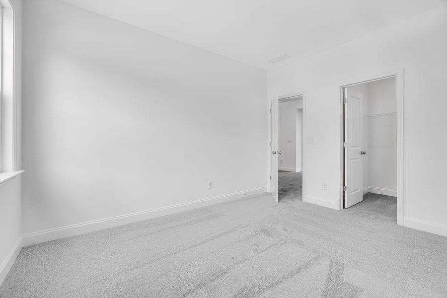 Spacious, unfurnished interior of a new home in Falls Creek, Flowery Branch (Image 29).