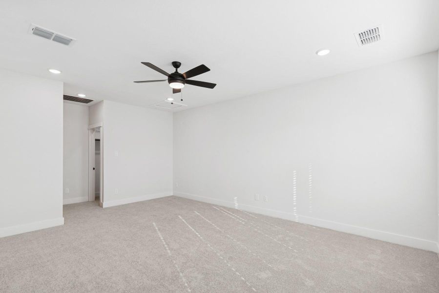 Spacious, unfurnished interior of a new home in Retreat at Oak Park, Houston (Image 15). Spacious, unfurnished interior of a new home in Retreat at Oak Park, Houston (Image 15).