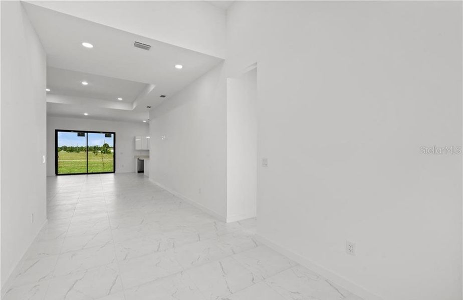 Spacious, unfurnished interior of a new home in , Cape Coral (Image 17).