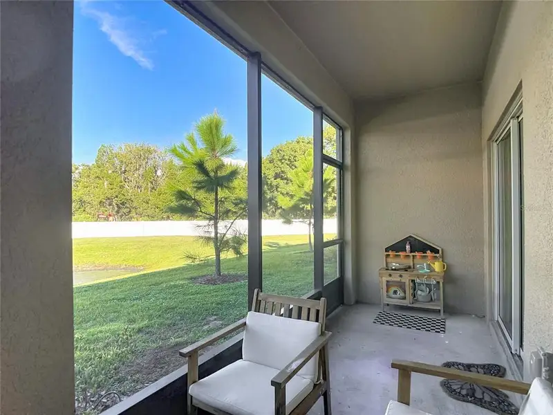 Exterior details and patio area of a home in , Land O' Lakes (Image 3).