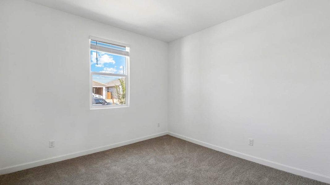 Spacious, unfurnished interior of a new home in Quail Ranch, San Tan Valley (Image 19).