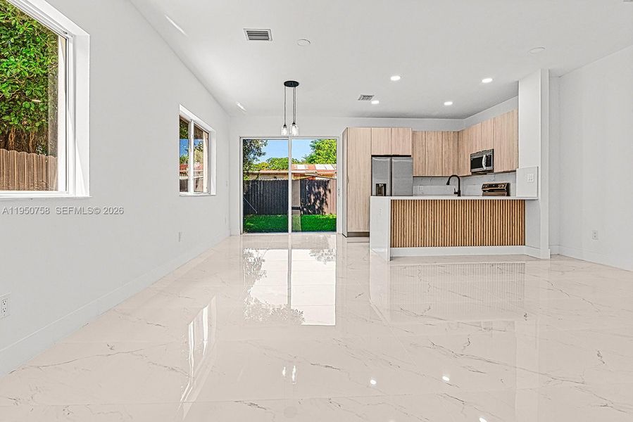 Spacious, unfurnished interior of a new home in , Miami (Image 16).