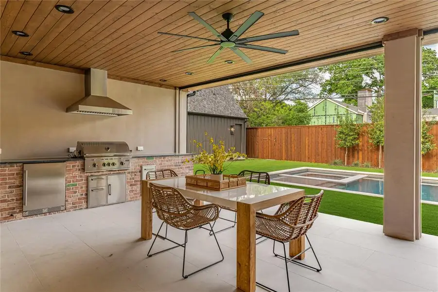 Exterior details and patio area of a home in , Dallas (Image 3).