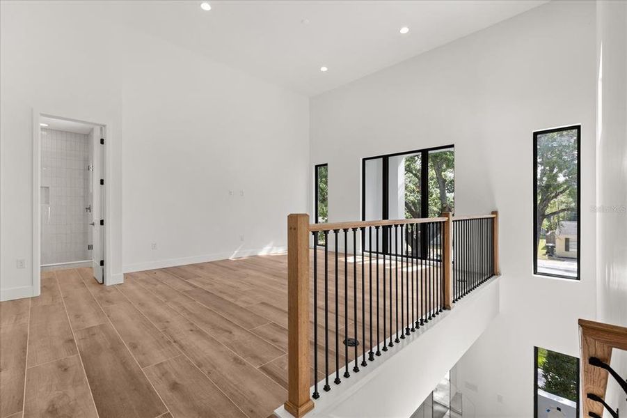 Spacious, unfurnished interior of a new home in , Winter Park (Image 40).