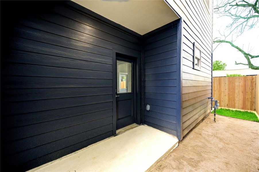 Lots of outdoor space. Great for pets.