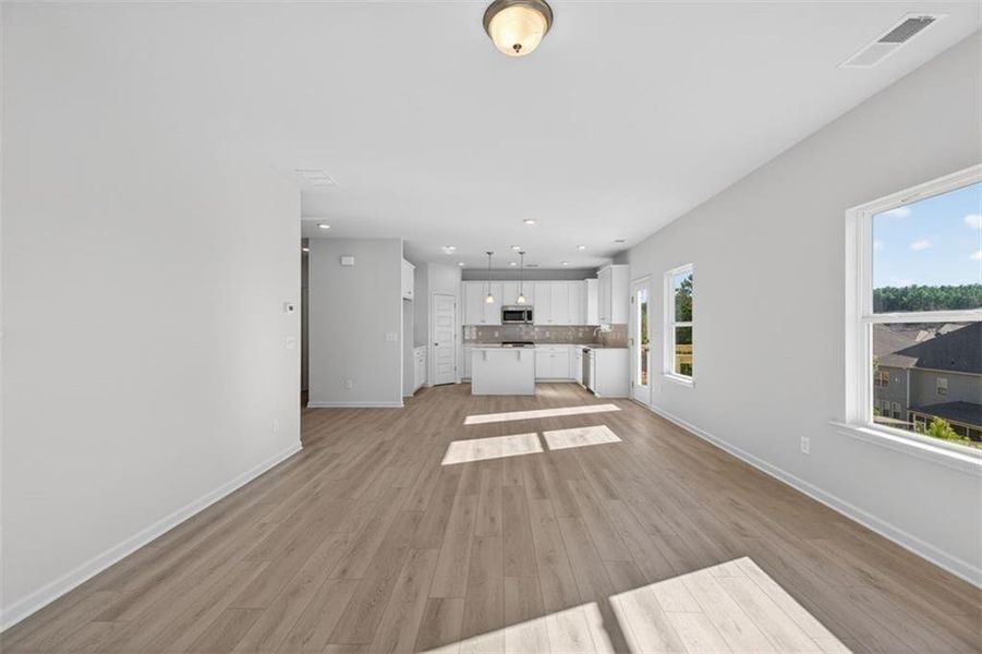 Spacious, unfurnished interior of a new home in Victoria Heights, Dallas (Image 24).