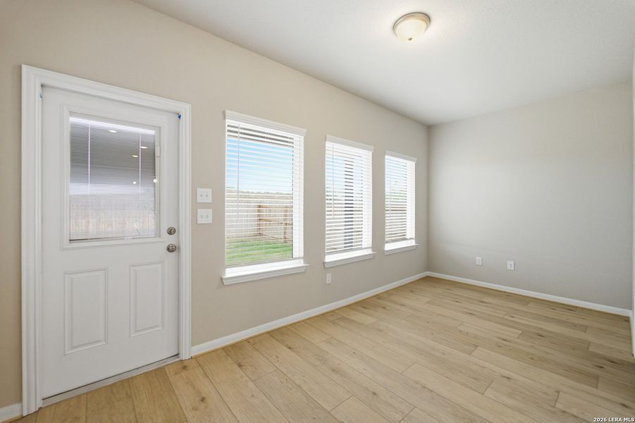 Spacious, unfurnished interior of a new home in Hennersby Hollow, San Antonio (Image 20).