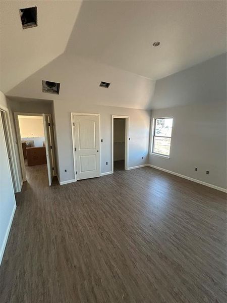 Spacious, unfurnished interior of a new home in , Abilene (Image 4).