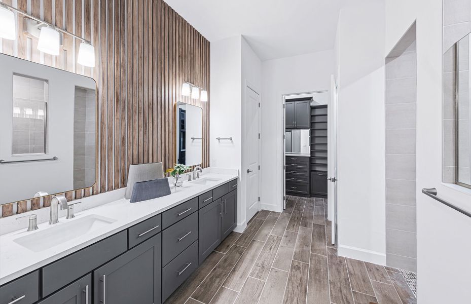 Owner's bathroom with dual sinks and optional garden tub Owner's bathroom with dual sinks and optional garden tub