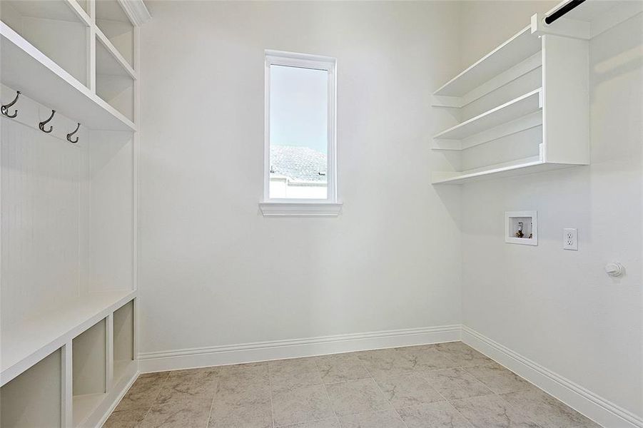 Laundry area with washer hookup