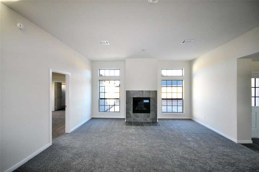 Spacious, unfurnished interior of a new home in Pedregal, League City (Image 18).