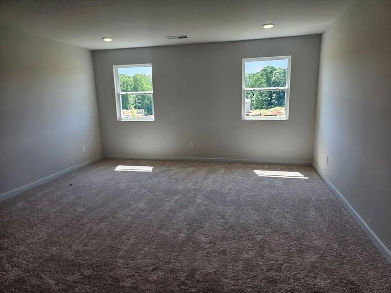 Spacious, unfurnished interior of a new home in , Gainesville (Image 15).