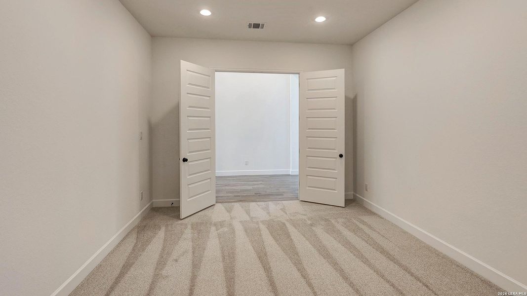 Spacious, unfurnished interior of a new home in Ladera, San Antonio (Image 25).