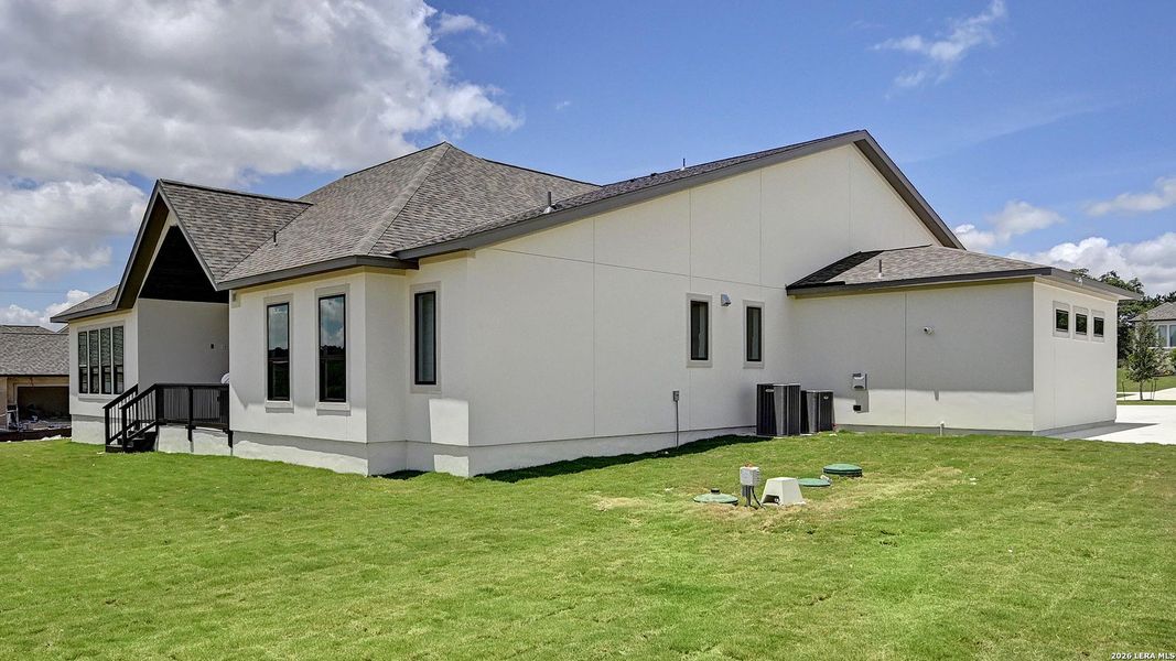 Exterior details and patio area of a home in George's Ranch, Boerne (Image 24).