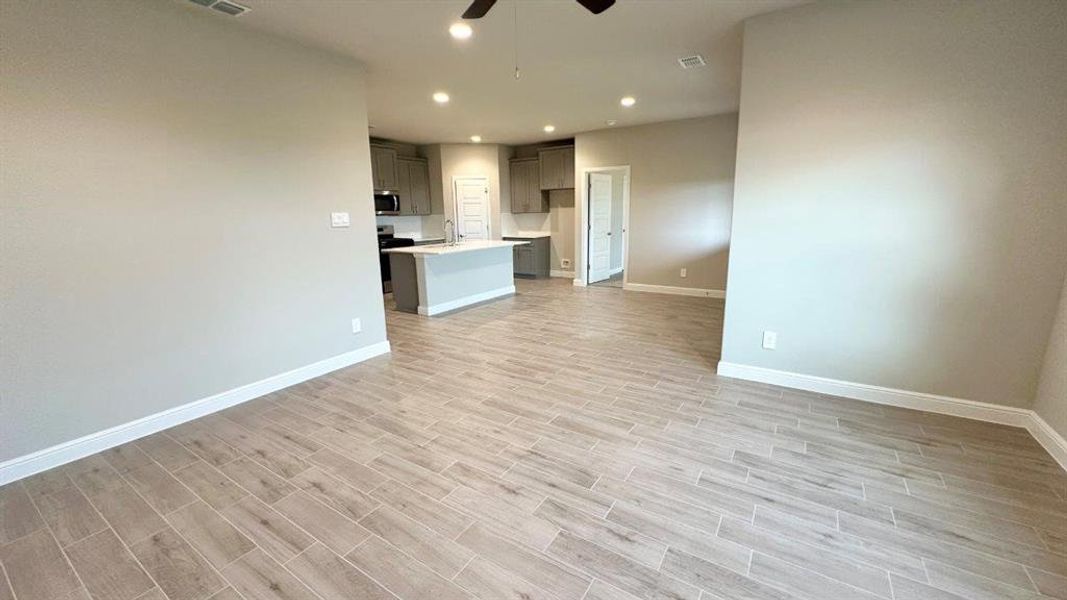 Spacious, unfurnished interior of a new home in Rock Creek Ranch, Fort Worth (Image 15).