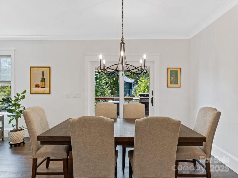 Dining Area Dining Area