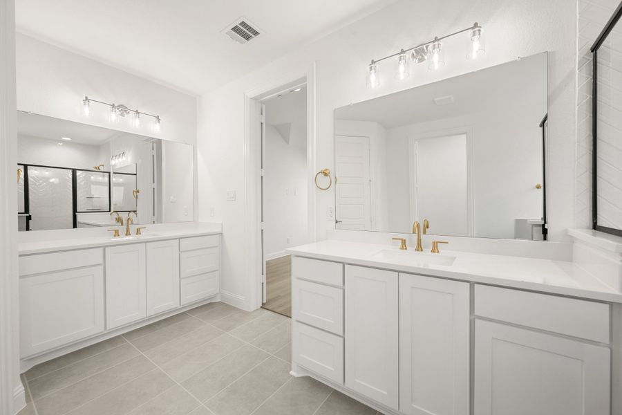 Furnished interior view inside a new home in Ridgepoint, Midlothian (Image 15).