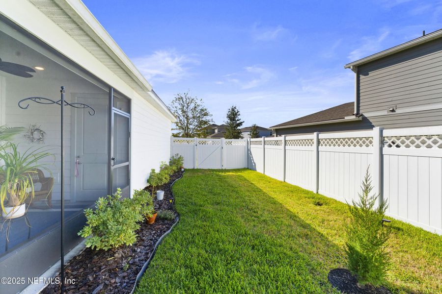 Exterior details and patio area of a home in Bradley Pond, Jacksonville (Image 30).