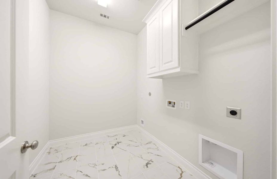 Spacious, unfurnished interior of a new home in Bridgeland 60′, Cypress (Image 30).