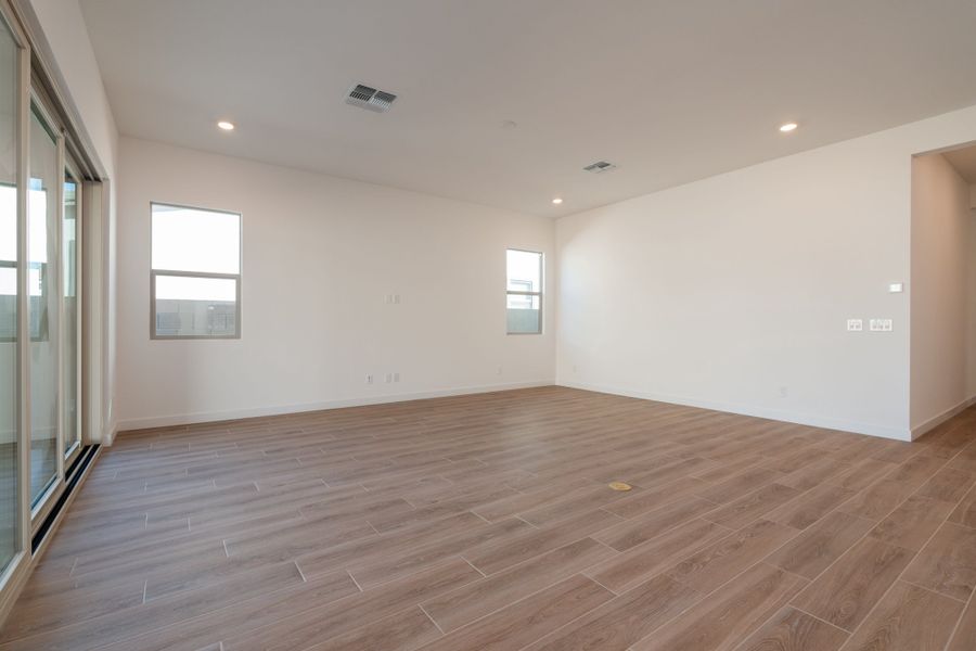 Spacious, unfurnished interior of a new home in Waterston Central, Gilbert (Image 9).