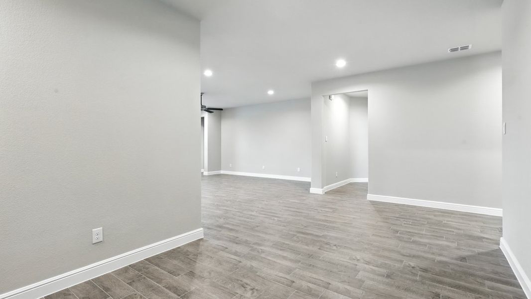 Representative unfurnished interior of a home built from the Bridge City by D.R. Horton in Retta Estates, Mansfield (Image 18).