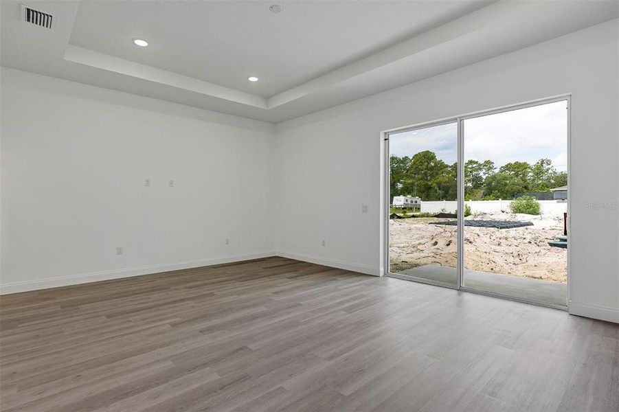 Spacious, unfurnished interior of a new home in , Deland (Image 28).