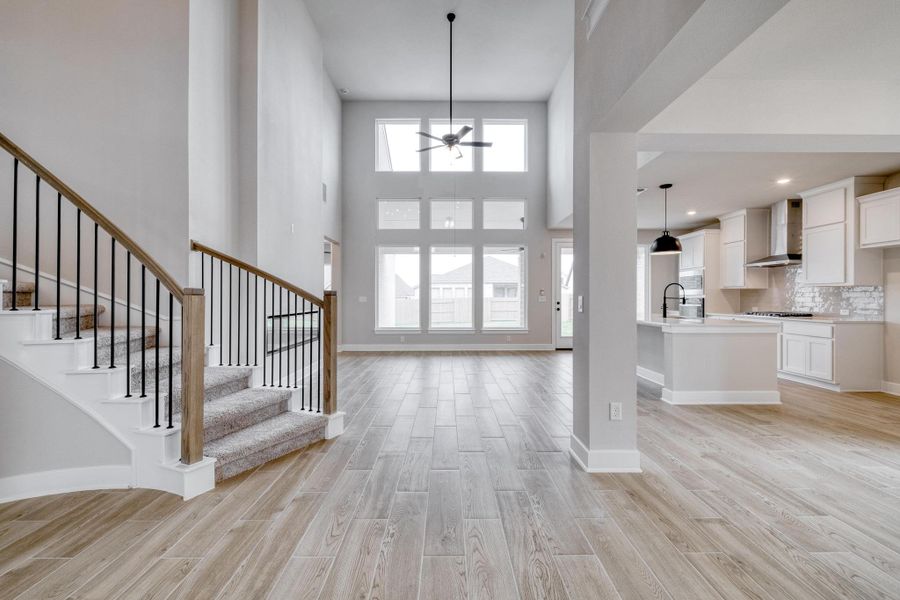 Spacious, unfurnished interior of a new home in The Colony, Bastrop (Image 14).
