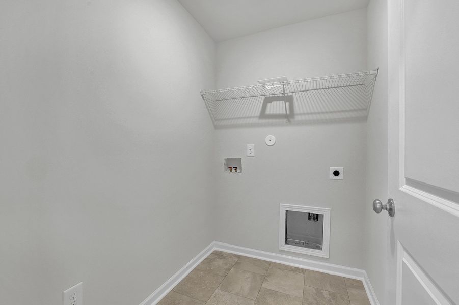 Spacious, unfurnished interior of a new home in River Tide Farms, Bolivia (Image 26).