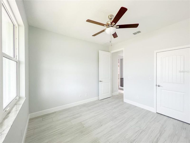 Spacious, unfurnished interior of a new home in , Sarasota (Image 10).