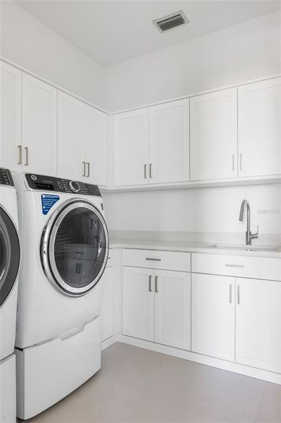 Furnished interior view inside a new home in , Sarasota (Image 10).