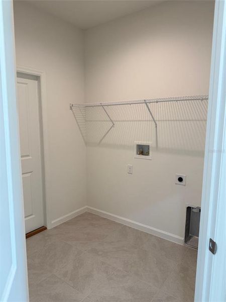 Spacious, unfurnished interior of a new home in Grand Isle, Grand Island (Image 8).