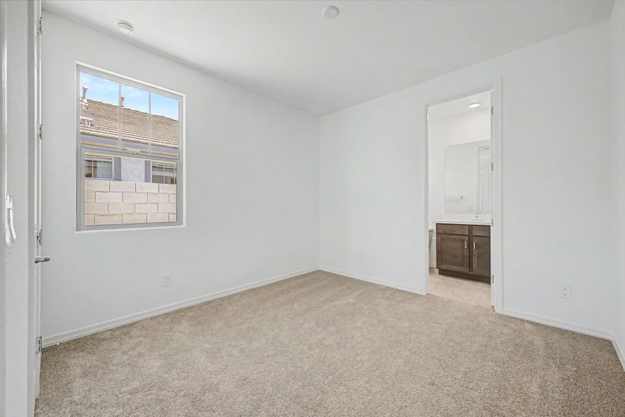 Spacious, unfurnished interior of a new home in Las Ventanas, Goodyear (Image 15).