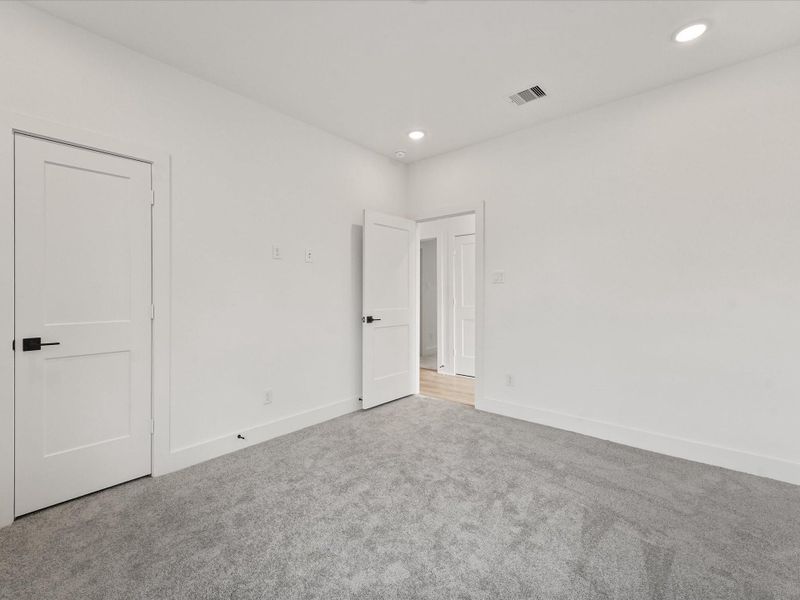 Spacious, unfurnished interior of a new home in , Houston (Image 19).