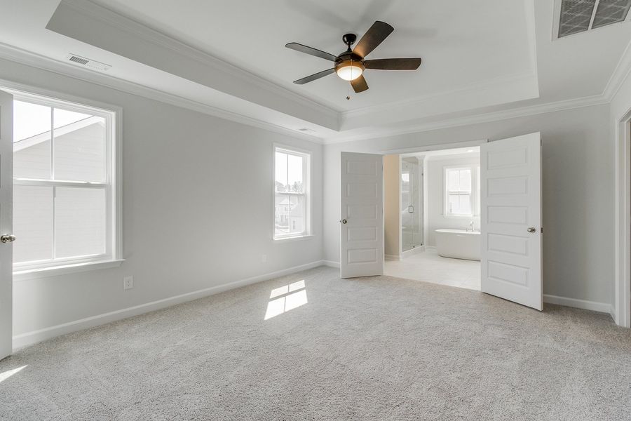 Spacious, unfurnished interior of a new home in Pebble Branch, Chapin (Image 32).