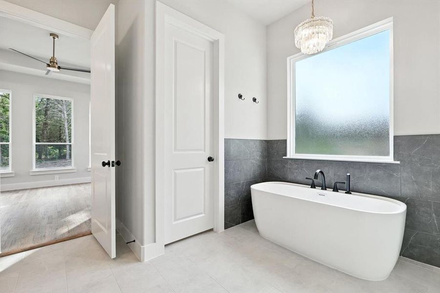 Furnished interior view inside a new home in , Waxahachie (Image 9).