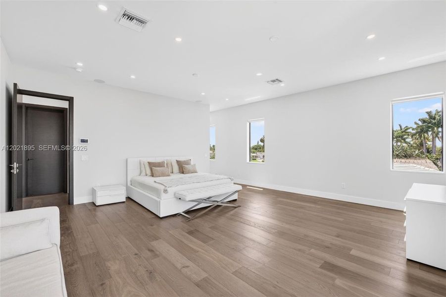 Furnished interior view inside a new home in , Pompano Beach (Image 44).