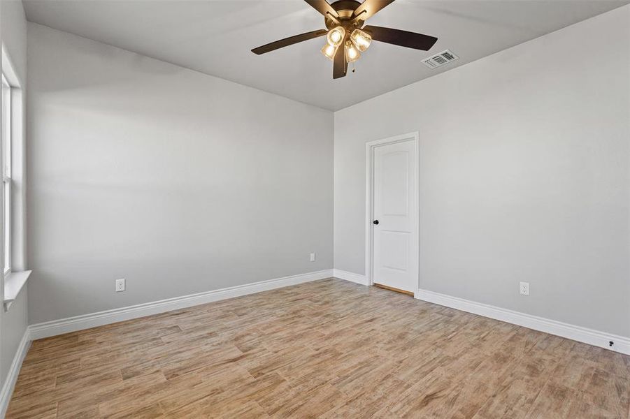 Spacious, unfurnished interior of a new home in , Granbury (Image 21).