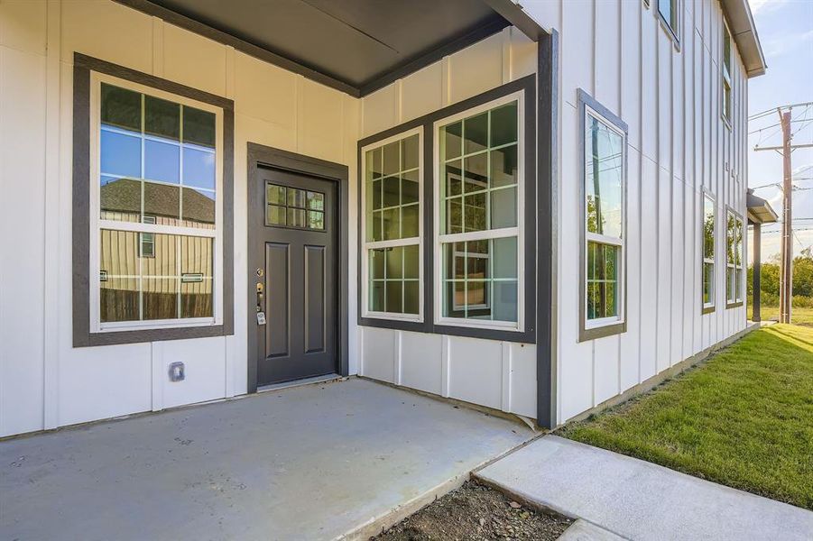 Exterior details and patio area of a home in , Grand Prairie (Image 1).