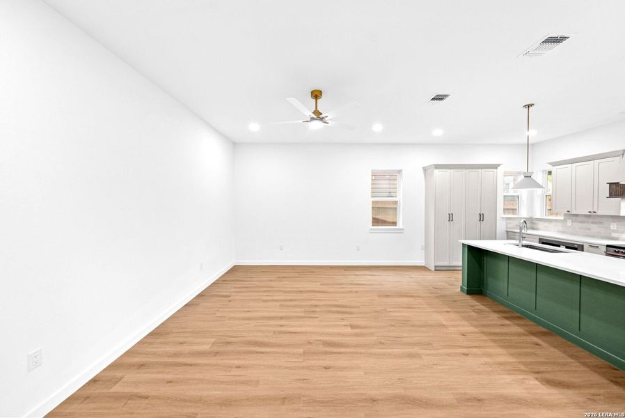 Spacious, unfurnished interior of a new home in , San Antonio (Image 35).