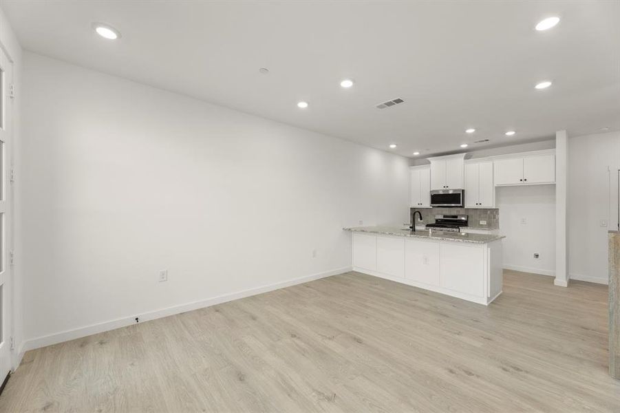 1829 Azalea_2270_Willow II_Dining (2)