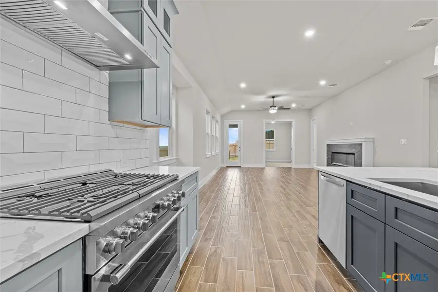 Furnished interior view inside a new home in Morningstar, Georgetown (Image 7).