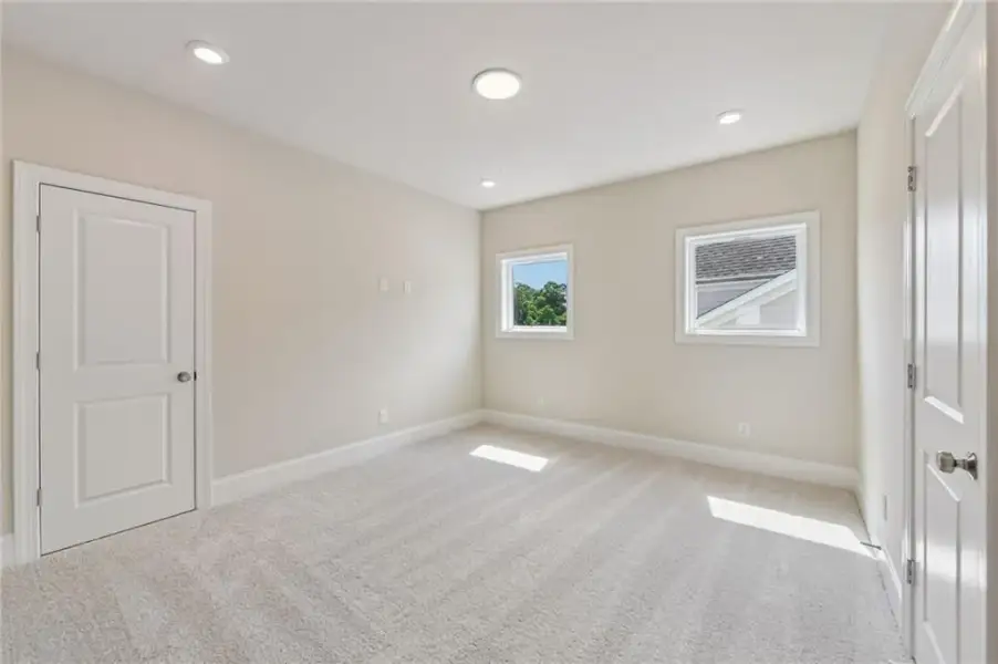 Spacious, unfurnished interior of a new home in Aberdeen, Hoschton (Image 17).