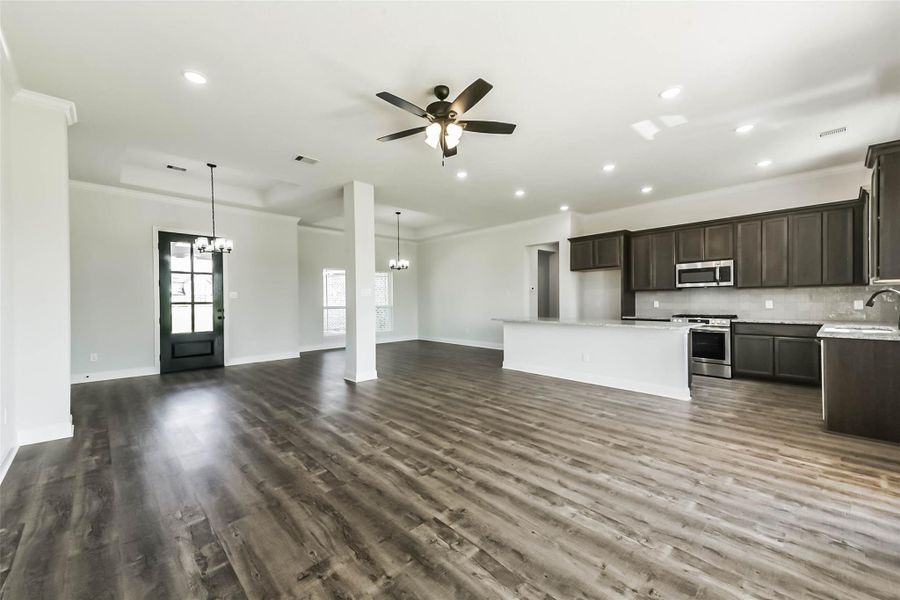Spacious, unfurnished interior of a new home in , Baytown (Image 20).