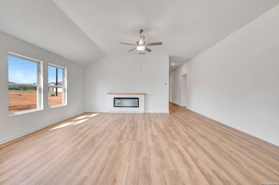 Spacious, unfurnished interior of a new home in Chaparral Ranch, Floresville (Image 20).